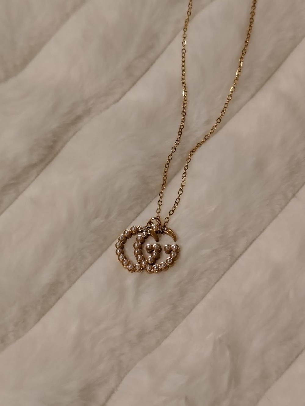 Gold Pearl Interlocking Circle Pendant Necklace